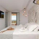 Naxos Pantheon Luxury 아파트