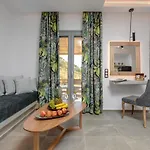 Naxos Pantheon Luxury 아파트