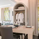 Naxos Pantheon Luxury 아파트