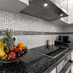 Naxos Pantheon Luxury 아파트 *