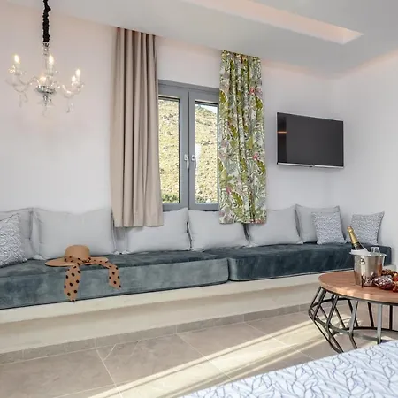 Naxos Pantheon Luxury