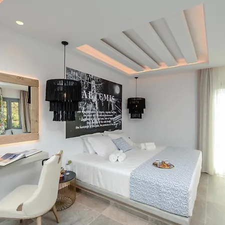 Naxos Pantheon Luxury