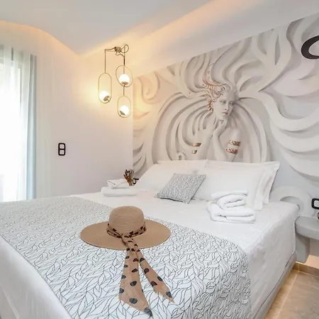 Naxos Pantheon Luxury