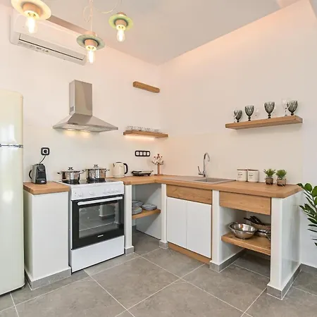 Naxos Pantheon Luxury