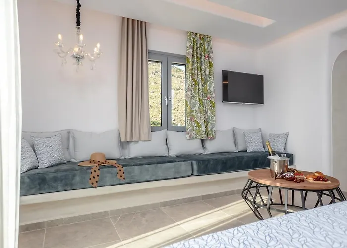 Naxos Pantheon Luxury